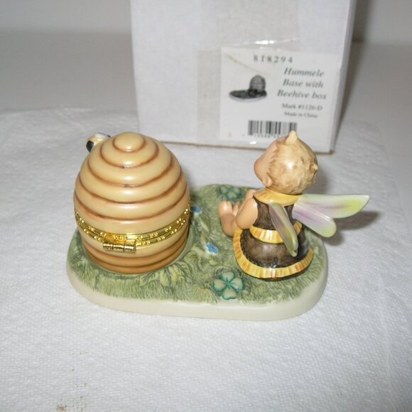 Hummelscape "BEEHIVE BOX" w/Box & "HUMMELE" Figurine HUM #365 TMK8 - Picture 4 of 5